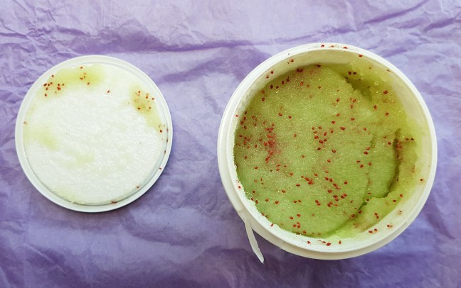 Exfoliant vegan pentru corp cu Cranberry și Lime de la Bomb Cosmetics yankee land Exfoliant vegan pentru corp cu Cranberry și Lime de la Bomb Cosmetics yankee land