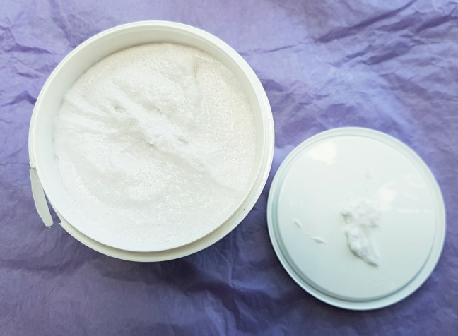 Exfoliant Vegan pentru corp Blackcurrant de la Bomb Cosmetics Yankee Land Exfoliant Vegan pentru corp Blackcurrant de la Bomb Cosmetics yankee land