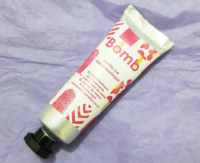 Tratament pentru mâini Vanilla Ice de la Bomb Cosmetics yankee land Tratament pentru mâini Vanilla Ice de la Bomb Cosmetics yankee land