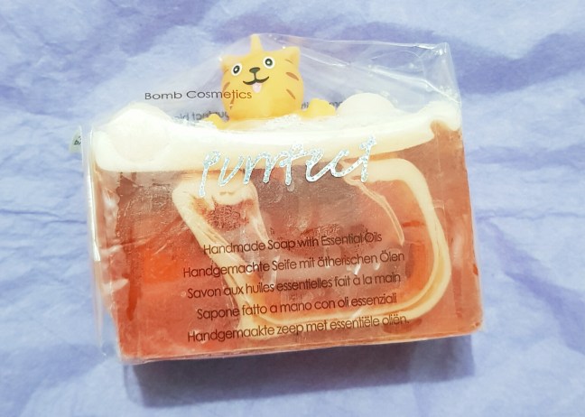 Săpun Vegan Purrfect de la Bomb Cosmetics yankee land Săpun Vegan Purrfect de la Bomb Cosmetics yankee land