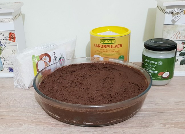 Prajituri vegane fara coacere fara zahar fara gluten sirop de artar sirop de agave cocos cacao carib lapte de cocos faina de cocos unt de caju ulei de cocos