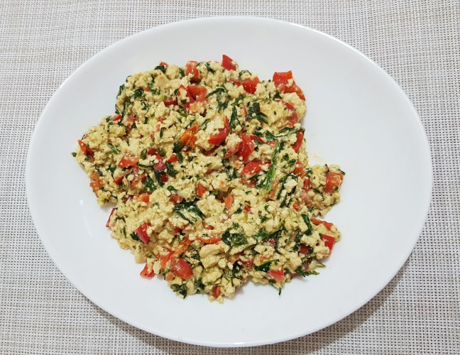 Tofletă scrambled tofu omleta din tofu vegan Tofletă scrambled tofu omleta din tofu vegan